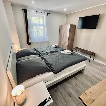 招待所 Charmantes Mit Parkplatz & Restaurant 开姆尼茨