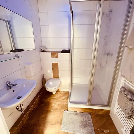 Charmantes Mit Parkplatz & Restaurant 开姆尼茨