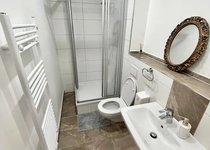 Affittacamere Charmantes Mit Parkplatz & Restaurant